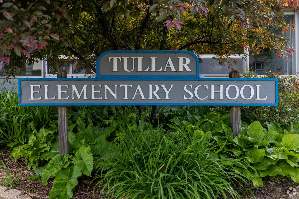 Tullar Elementary School is a public school located in Neenah, Wisconsin.
