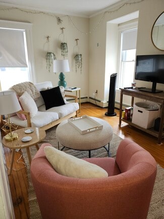 15 Bemis Rd Unit 1, Wellesley, MA 02481