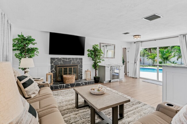 1442 45th Ave NE, Saint Petersburg, FL 33703 - photo 4