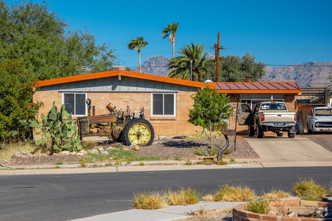 Many homeowners pay homage to Carriage Park's rural history with decretive agricultural instals.