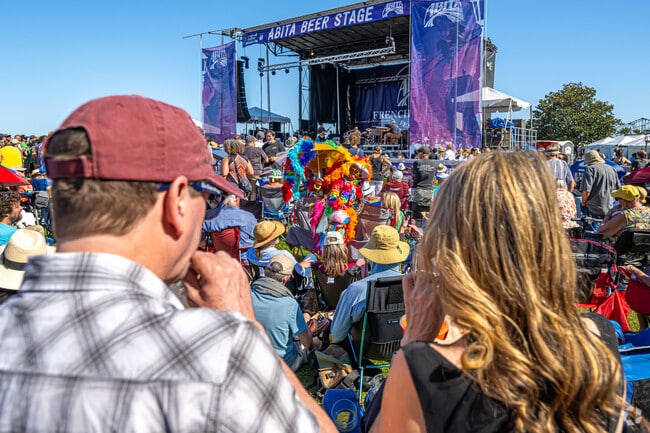 French Quarter Festival draws crowds with music and local cuisine.