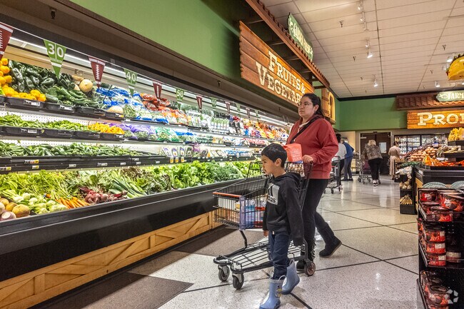Stater Bros in Pedley ensures residents have access to fresh produce and daily essentials.