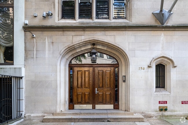 99% of students from Manhattan High School for Girls go on to attend a 4-year college.