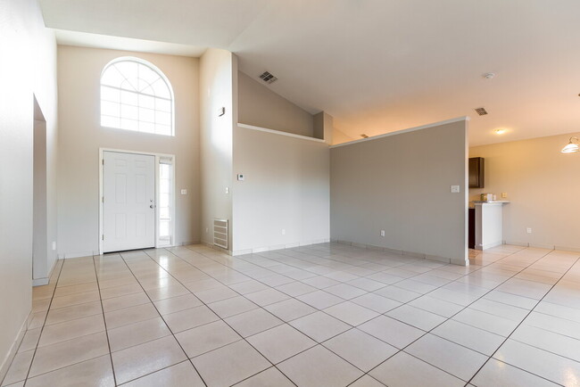 11831 Cranbourne Dr, Orlando, FL 32837 - photo 4