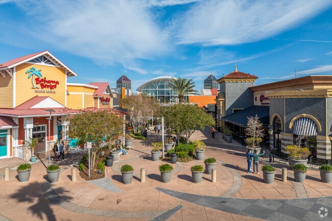 Shopping and dining are easy options for residents and visitors to Brandon.