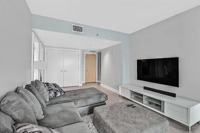 Sky Las Vegas unit 3407, Las Vegas, NV 89109 - photo 4