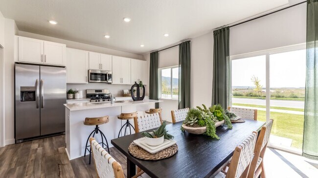 2013 E Swallow Dr, Eagle Mountain, UT 84005 - photo 6