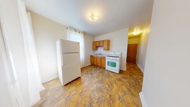 7040 Monticello St unit 2, Pittsburgh, PA 15208 - photo 2