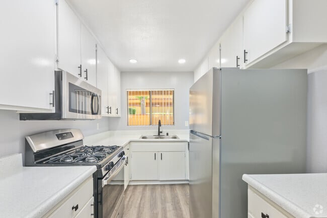 Concord Square Apartments, Riverside, CA 92507 - photo 2