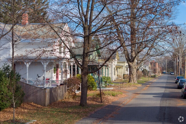 Middle Street in Florence is a wonderful example of 19th-century homes.