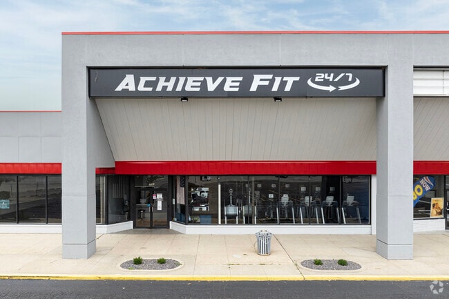 Achieve Fit is the local go-to gym for Glen Aire residents located on South Dirksen parkway.