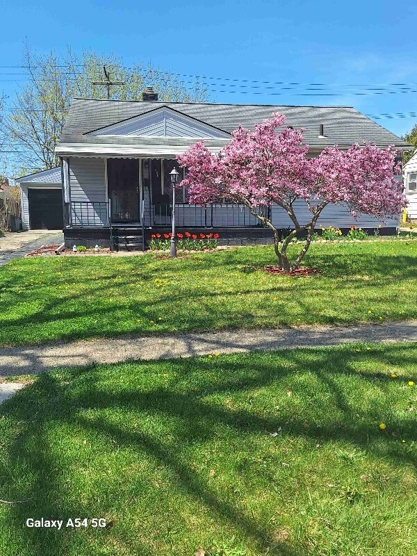 1660 S Harris Rd, Ypsilanti, MI 48198