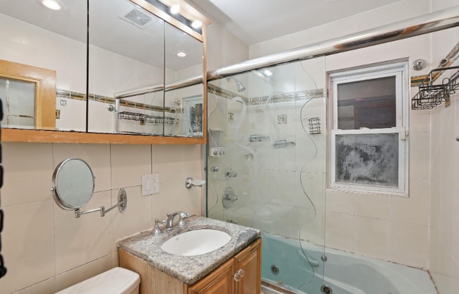 82-01-8251 251st St, Queens, NY 11426 - photo 2