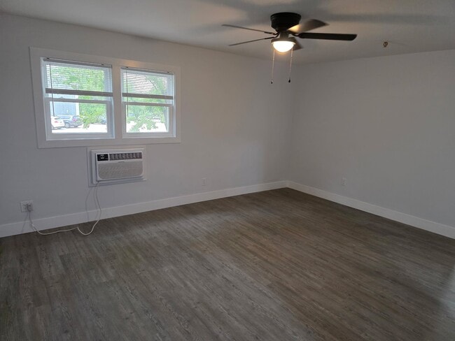 Riverside Apartments - OPEN HOUSE 11/23, Rockford, IL 61103 - photo 4