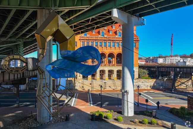 Creighton is a ten-minute drive from Main Street Station in Richmond, VA.