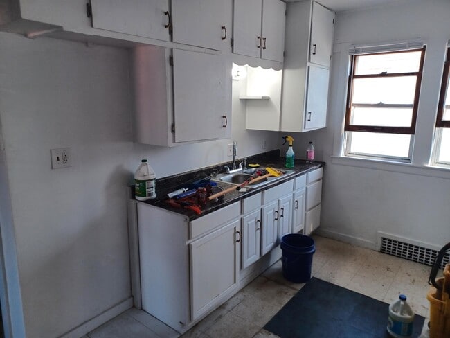 4305 Sheridan Rd unit CLOSE TO LAKE PARKS, Kenosha, WI 53140 - photo 7