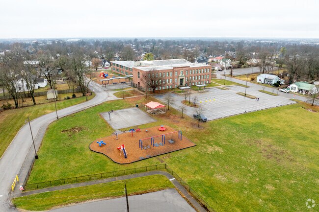 The student population of Nicholasville Elementary School is 448 and the school serves 1-5.