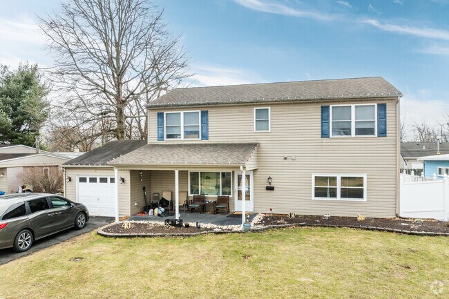 Although Birch Valley is comprised of mostly smaller, single-story homes, there are a few two-story Colonial Revival houses to be found.
