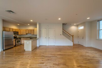 160 2nd St Unit L-01, Cambridge, MA 02142