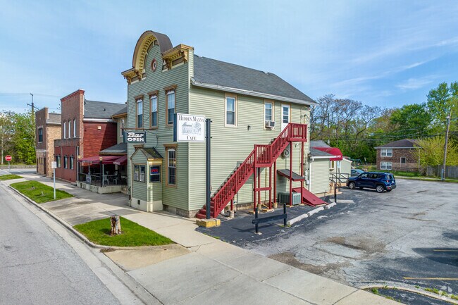 East Matteson residents head to Hidden Manna Café for a southern-style menu.