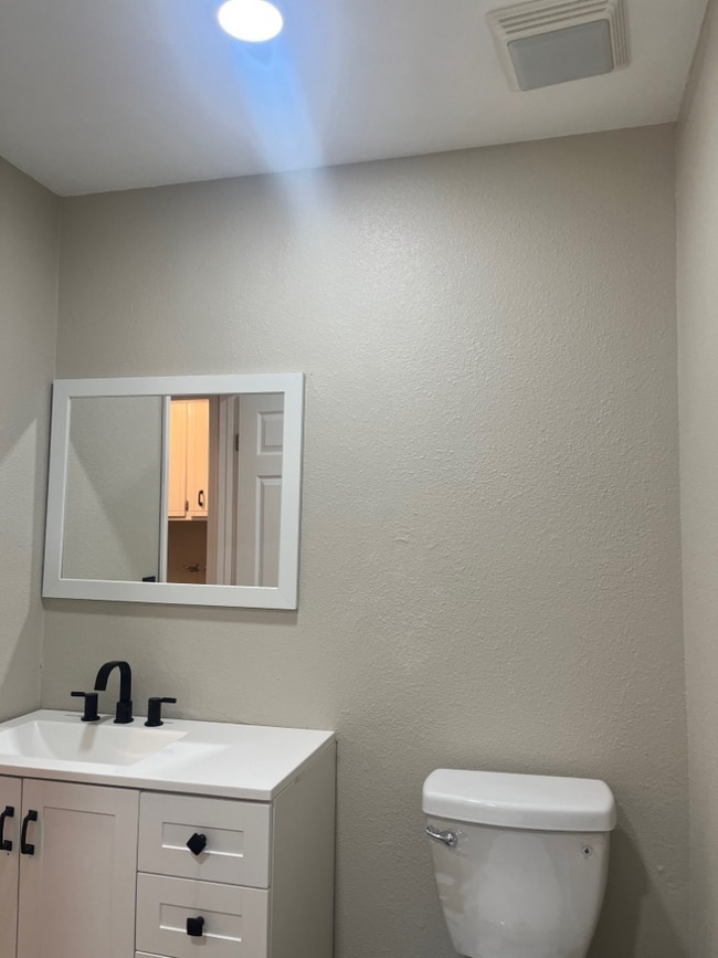 1331 N Cloverleaf Place unit A, Porterville, CA 93257 - photo 3