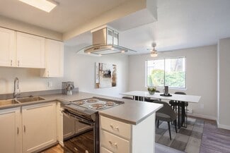 1700 NE 162nd Ave, Portland, OR 97230