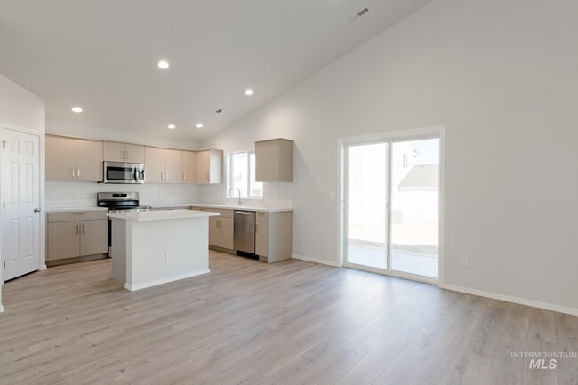 3894 E Jamestown Dr, Nampa, ID 83686 - photo 2