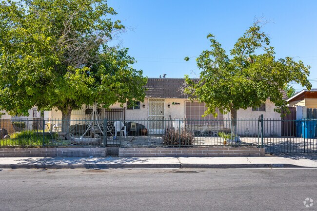 Ranch-style homes make up the majority of Downtown East.
