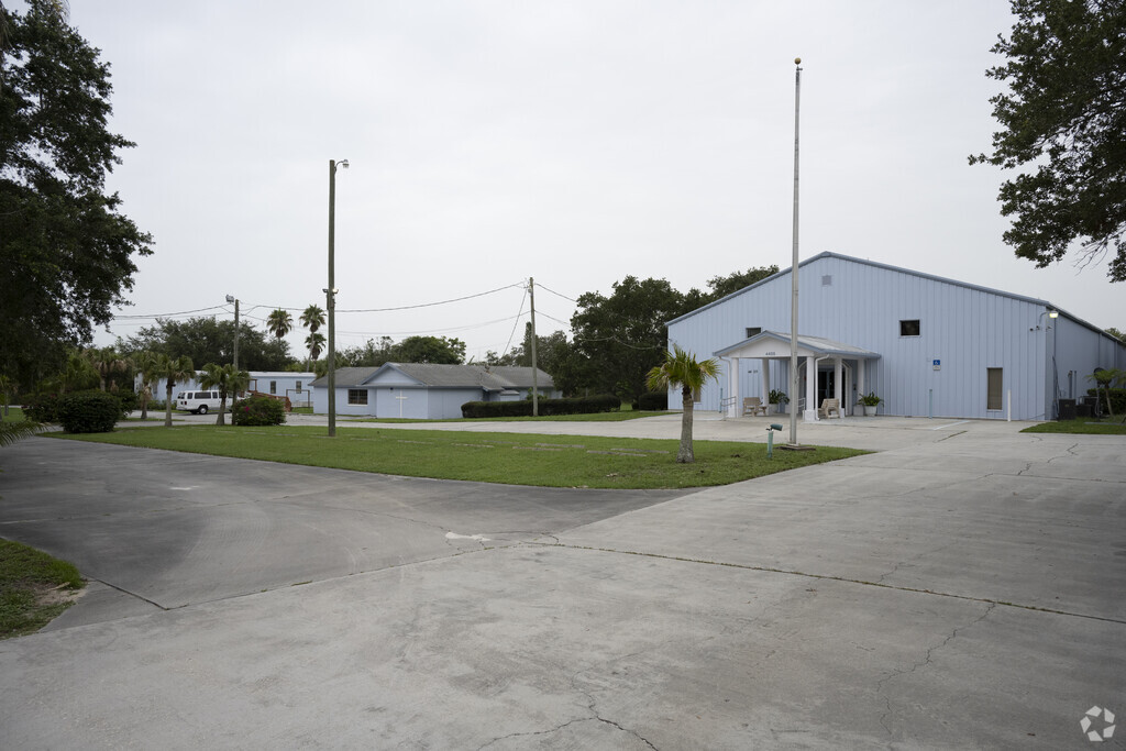 Crosstyle Academy is a small private school serving a small amount of student grades k-10