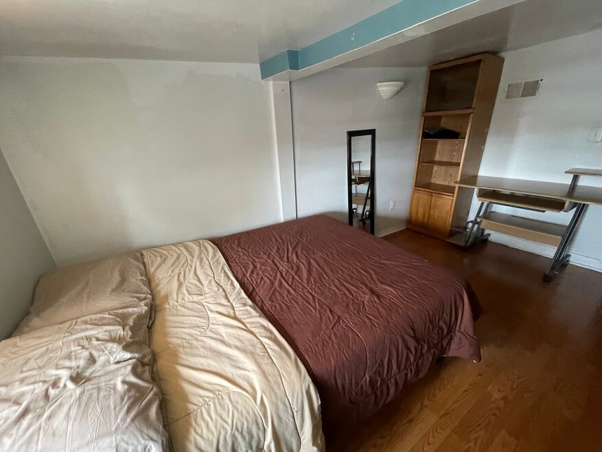 1013 St Paul St unit 4, Baltimore, MD 21202 - photo 1