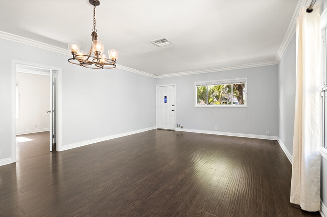 1766 Carmona Ave, Los Angeles, CA 90019 - photo 2