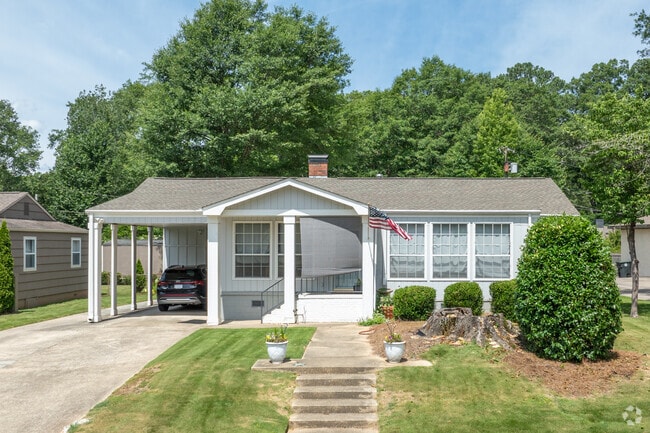 Small and charming houses are common in Crestline.