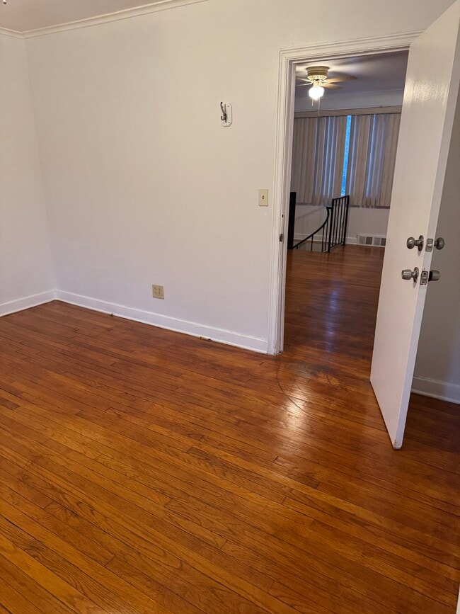 1071 van Velsen St unit 3 downstairs, Schenectady, NY 12303 - photo 7