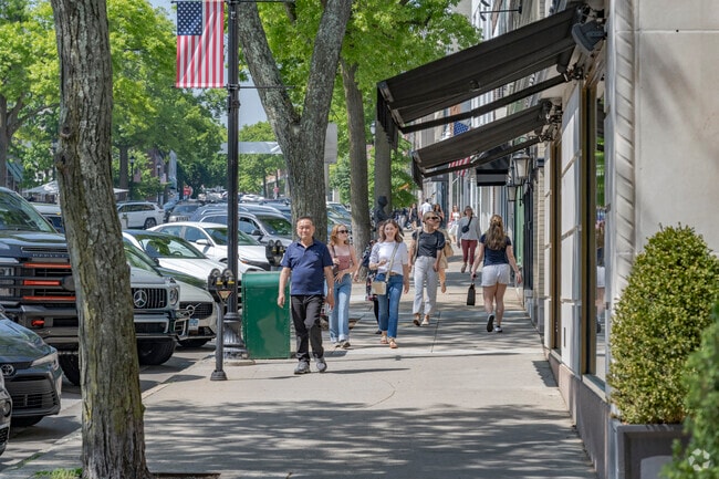 Greenwich Avenue shopping and dining is the heart of Greenwich.