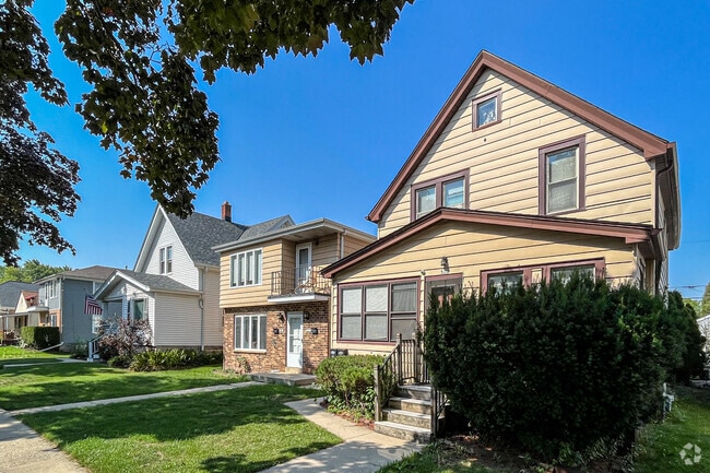 The Fair Park neighborhood provides many duplex style homes.
