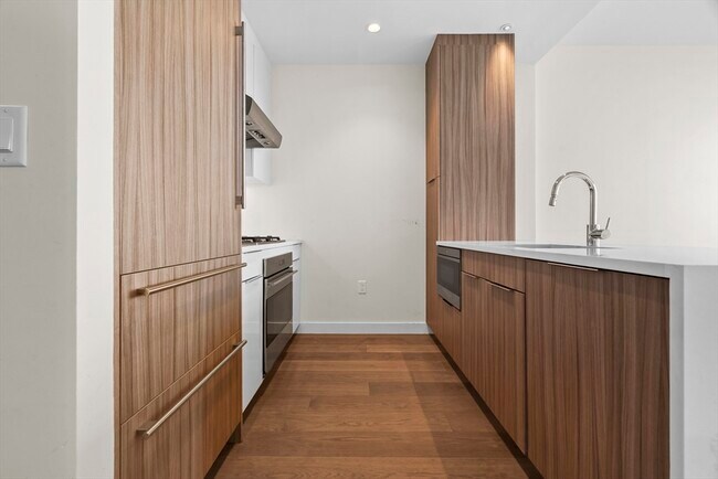 188 Brookline Ave unit 24F, Boston, MA 02215 - photo 5