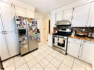 49 Hackensack Rd Unit 1, Chestnut Hill, MA 02467