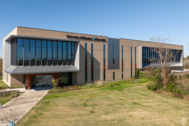 University of Houston-Clear Lake at Pearland offers graduate and undergraduate programs to The Lakes at Highland Glen residents.