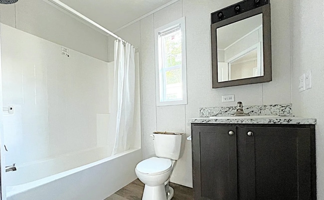 17042 Coventry Ln, Holly, MI 48442 - photo 3