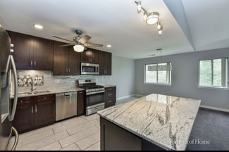 1587 Stonehill Ct Unit 1587 Stonehill Ct #C, Wheaton, IL 60189