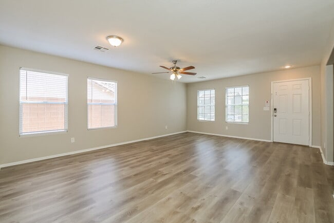 176 Sandhill Crane Ave, Henderson, NV 89002 - photo 4