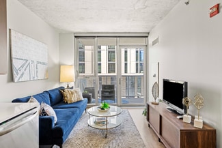 5 S Green St, Chicago, IL 60607