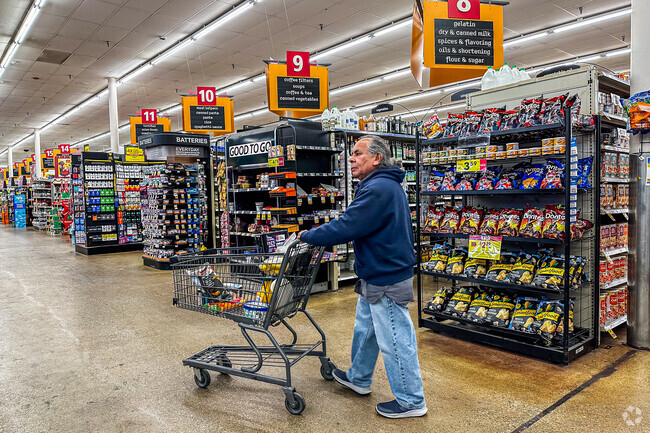 Woodhurst residents visit Kroger for groceries.