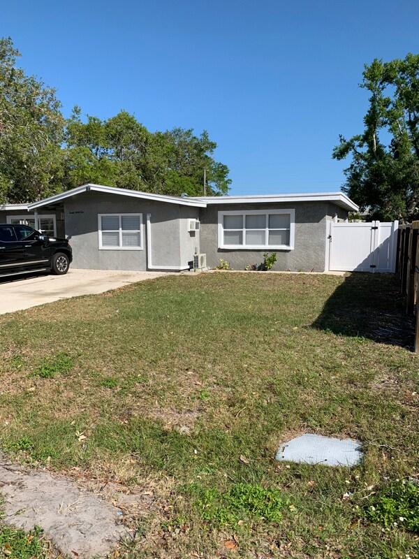 2035 Jo an Dr, Sarasota, FL 34231