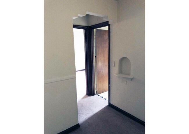 948 Ludlow Ave unit 948-04, Cincinnati, OH 45220 - photo 4