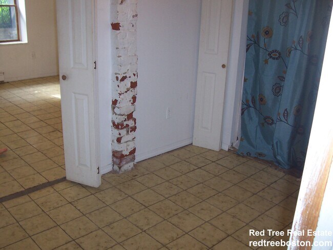 688 Parker St unit 1, Roxbury Crossing, MA 02120 - photo 4