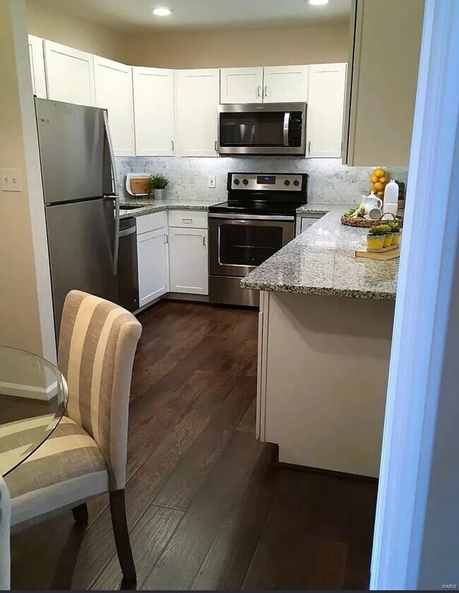 9169 Wrenwood Ln unit 9169 Wrenwood, Saint Louis, MO 63144 - photo 2