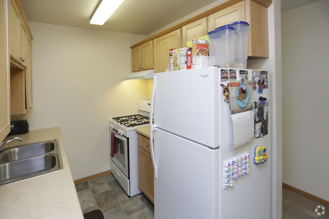 River Glen Apartments, Brooklyn Center, MN 55430 - photo 2