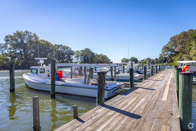 Trappe Landing offers docks, fishing piers and a boat ramp.