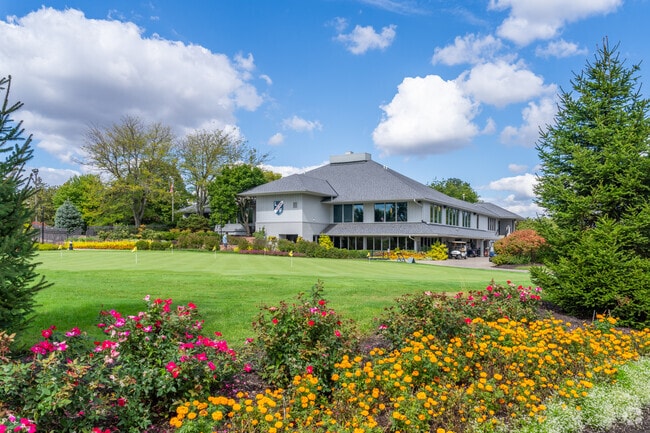 Cherry Hills residents are close to Lincolnshire Fields Country Club.